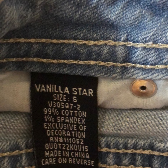 Distressed Low-rise Light Denim Shorts - Picture 4 of 4